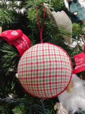 Bola tartan-min_edited Blanc Mariclo - Bola de tela para colgar - TARTAN