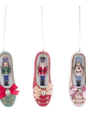 zapatitos decorativos con cascanueces para el árbol de la colección storie di cantastori de blanc mariclo - blanc barcelona Blanc Mariclo - Adorno zapatitos con cascanueces - STORIE DI CANTASTORI