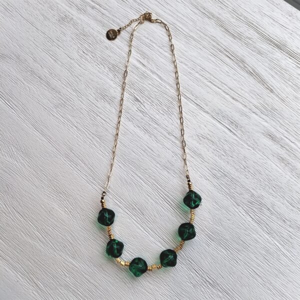 Beave - Collar dorado con piedras verdes - BORNITE