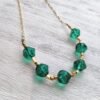Beave - Collar dorado con piedras verdes - BORNITE