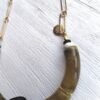Beave - Collar largo tubular con piedra - THALIA