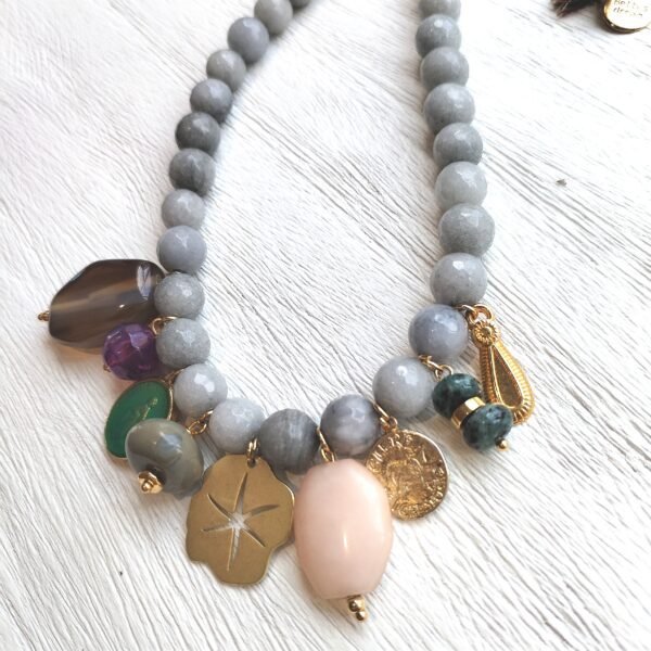Beave - Collar largo gris con abalorios