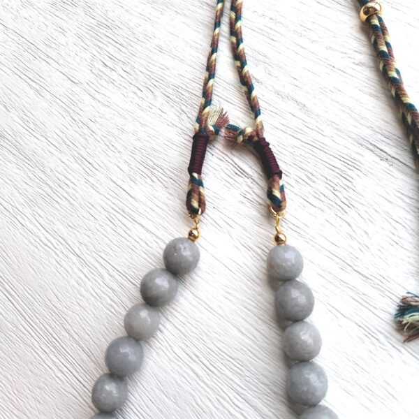 Beave - Collar largo gris con abalorios