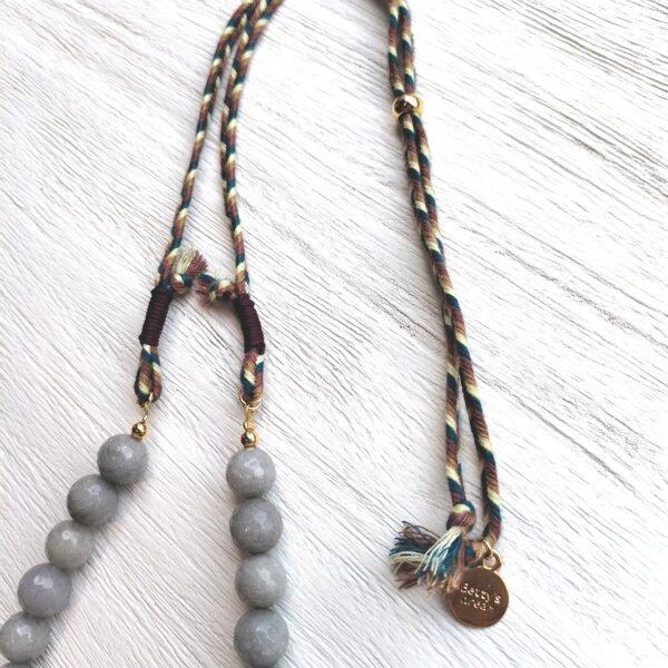 Beave - Collar largo gris con abalorios