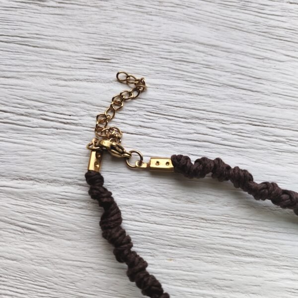 Collar corto con cruz de piedras amatistas