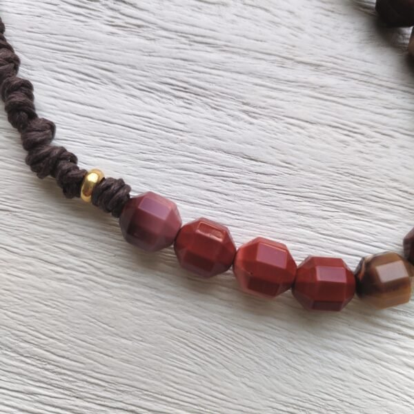 Collar corto con piedras naturales