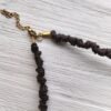Collar corto con piedras naturales