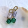 Pendientes con piedra gris y bola de vridrio verde modelo Bornite de bettys dream en Blanc Barcelona Beave - Pendientes con piedra - BORNITE