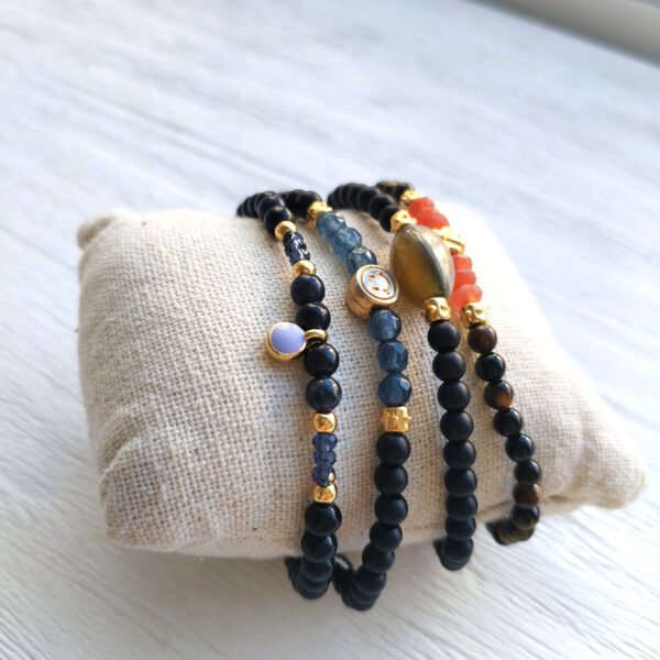 pulseras con bolas pequeñas en tonos oscuros de bettys dream en blanc barcelona Beave - Pulseras de bolitas pequeñas negras