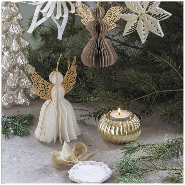 candelabro acanalado con decoraciones navideñas de mathilde m - blanc barcelona Mathilde M - Candelabro plano dorado - FÊTES ENCHANTÉES
